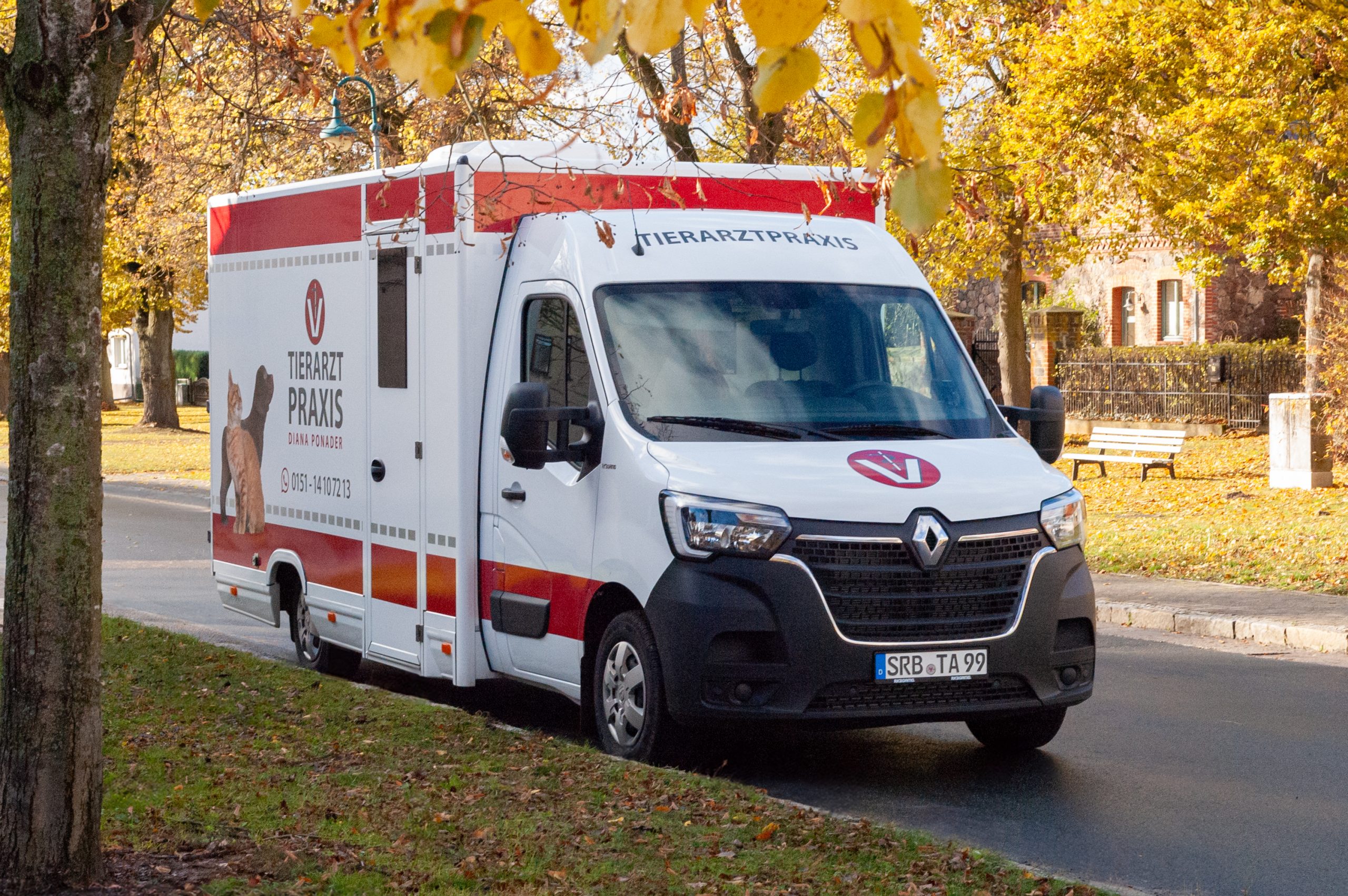 Mobile Tierarztpraxis von außen – unabhängiger Praxisstandort im Alltag